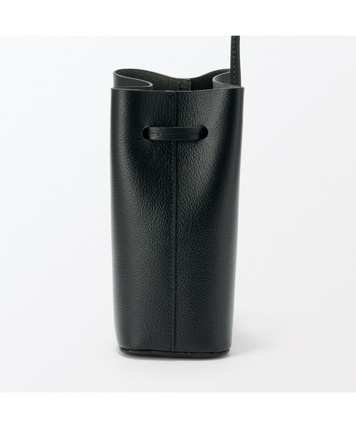 無印良品（ムジルシリョウヒン）の「ヌメ革　巾着バッグ（ショルダーバッグ・レディース・ブラック/ブラウン系・FREE）」の6枚目の写真