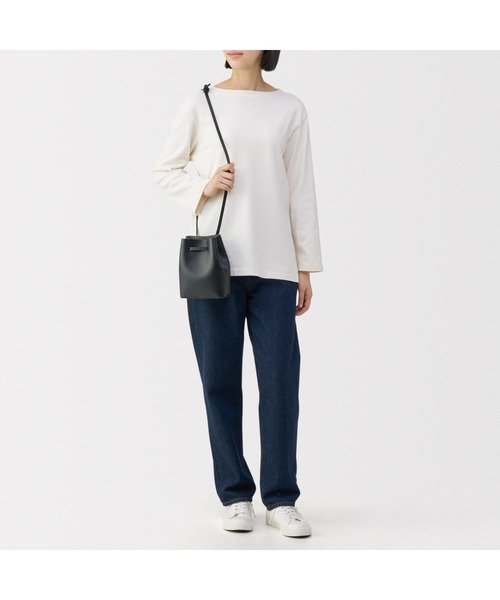 無印良品（ムジルシリョウヒン）の「ヌメ革　巾着バッグ（ショルダーバッグ・レディース・ブラック/ブラウン系・FREE）」の7枚目の写真