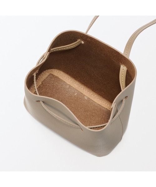 無印良品（ムジルシリョウヒン）の「ヌメ革　巾着バッグ（ショルダーバッグ・レディース・ブラック/ブラウン系・FREE）」の11枚目の写真