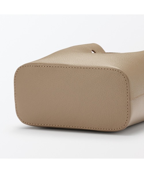 無印良品（ムジルシリョウヒン）の「ヌメ革　巾着バッグ（ショルダーバッグ・レディース・ブラック/ブラウン系・FREE）」の12枚目の写真