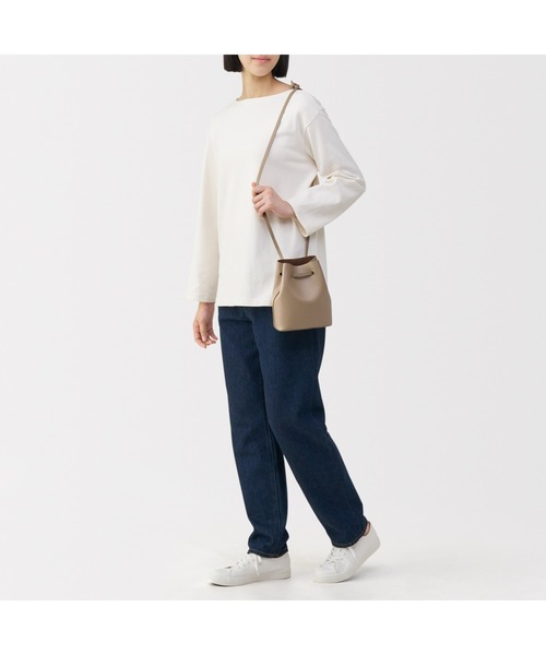 無印良品（ムジルシリョウヒン）の「ヌメ革　巾着バッグ（ショルダーバッグ・レディース・ブラック/ブラウン系・FREE）」の14枚目の写真