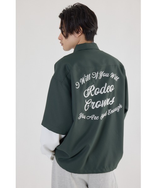 RODEO CROWNS WIDE BOWL(ロデオクラウンズワイドボウル)の「バックロゴレイヤードシャツ(シャツ/ブラウス・メンズ・ホワイト/ダークグリーン/ブラック・MEDIUM/LARGE)」の3枚目の写真