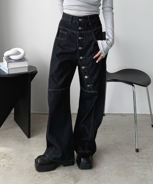 Jewelobe(ジュエローブ)の「ボタンデザインラフデニムパンツ(デニムパンツ・レディース・ブラック・M/S)」の5枚目の写真