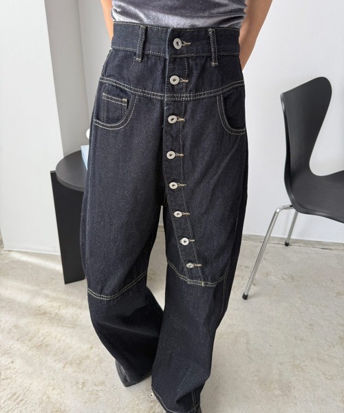 Jewelobe(ジュエローブ)の「ボタンデザインラフデニムパンツ(デニムパンツ・レディース・ブラック・M/S)」の3枚目の写真