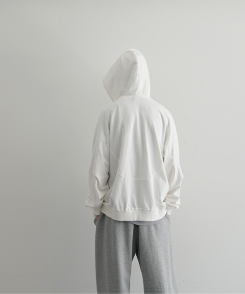 SAN SAN GEAR(サンサンギア)の「SAN SAN GEAR Washed hoodie zip-up(パーカー・メンズ・アイボリー/チャコールグレー・1/2/3)」の11枚目の写真
