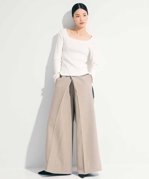 STUDIOUS(ステュディオス)の「【STUDIOUS/ステュディオス】Side Leather Flare Trousers/サイドレザーフレアトラウザー/スラックス/美脚パンツ/通勤パンツ/トレンドパンツ(スラックス・レディース・ブラック/ベージュ・1/2)」の3枚目の写真