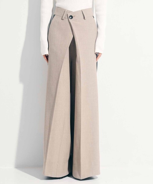 STUDIOUS(ステュディオス)の「【STUDIOUS/ステュディオス】Side Leather Flare Trousers/サイドレザーフレアトラウザー/スラックス/美脚パンツ/通勤パンツ/トレンドパンツ(スラックス・レディース・ブラック/ベージュ・1/2)」の5枚目の写真