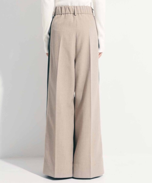 STUDIOUS(ステュディオス)の「【STUDIOUS/ステュディオス】Side Leather Flare Trousers/サイドレザーフレアトラウザー/スラックス/美脚パンツ/通勤パンツ/トレンドパンツ(スラックス・レディース・ブラック/ベージュ・1/2)」の8枚目の写真