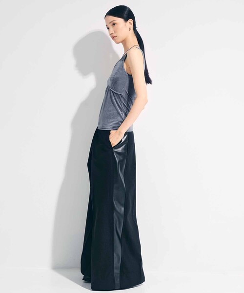 STUDIOUS(ステュディオス)の「【STUDIOUS/ステュディオス】Side Leather Flare Trousers/サイドレザーフレアトラウザー/スラックス/美脚パンツ/通勤パンツ/トレンドパンツ(スラックス・レディース・ブラック/ベージュ・1/2)」の19枚目の写真