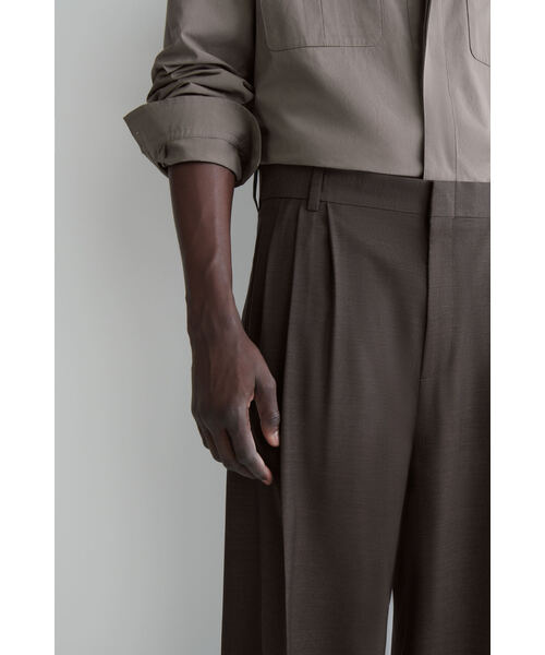 プリーツウールワイドレッグパンツ（スラックス）｜COS（コス）の