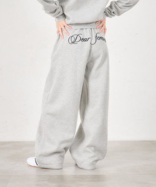 FCMM（エフシーエムエム）の「【日本限定】BACKLOGO SWEAT PANTS / バックロゴスウェットパンツ（スウェットパンツ・レディース・ベージュ/ネイビー/グレー/ブラック・SMALL/MEDIUM）」の3枚目の写真