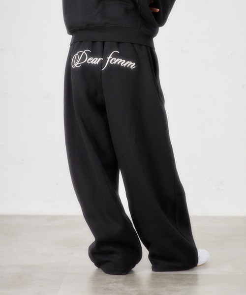 FCMM（エフシーエムエム）の「【日本限定】BACKLOGO SWEAT PANTS / バックロゴスウェットパンツ（スウェットパンツ・レディース・ベージュ/ネイビー/グレー/ブラック・SMALL/MEDIUM）」の2枚目の写真
