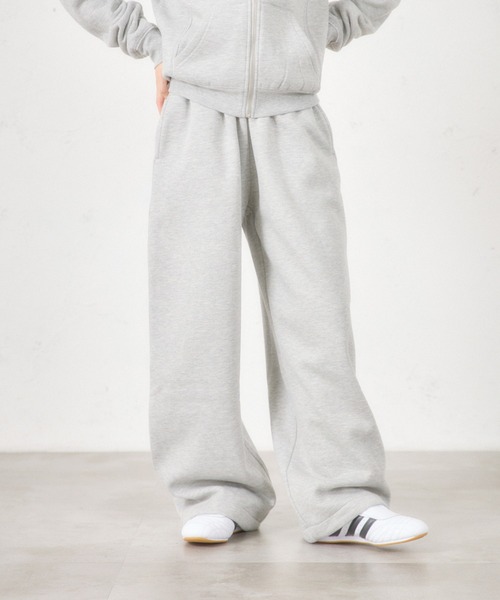 FCMM（エフシーエムエム）の「【日本限定】BACKLOGO SWEAT PANTS / バックロゴスウェットパンツ（スウェットパンツ・レディース・ベージュ/ネイビー/グレー/ブラック・SMALL/MEDIUM）」の16枚目の写真