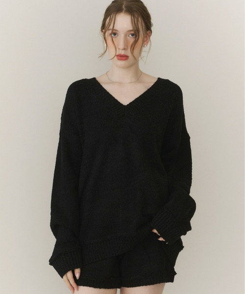 Olu.（オルドット）の「ブークレVネックニット[セットアップ可能]（ニット/セーター・レディース・ブラック/アイボリー/グレー・FREE）」の2枚目の写真