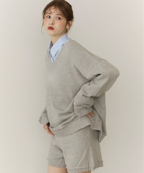 Olu.（オルドット）の「ブークレVネックニット[セットアップ可能]（ニット/セーター・レディース・ブラック/アイボリー/グレー・FREE）」の4枚目の写真