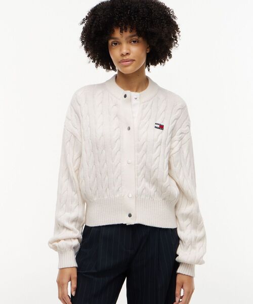 tommy jeans(トミー ジーンズ)の「バッジケーブルカーディガン(カーディガン/ボレロ・レディース・ライラック系/ネイビー/ホワイト/サックスブルー系1・SMALL/X-SMALL/MEDIUM)」の2枚目の写真
