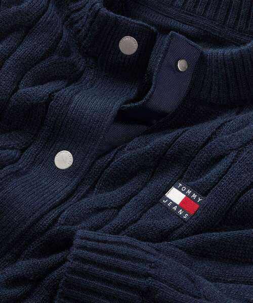 tommy jeans(トミー ジーンズ)の「バッジケーブルカーディガン(カーディガン/ボレロ・レディース・ライラック系/ネイビー/ホワイト/サックスブルー系1・SMALL/X-SMALL/MEDIUM)」の9枚目の写真