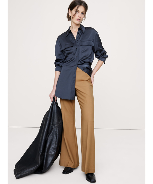 Banana Republic(バナナリパブリック)の「ミッドライズ フレア ストレッチ ウールブレンドパンツ(スラックス・レディース・ブラウン/キャメル/ブラック・6/4/8/0/2)」の4枚目の写真