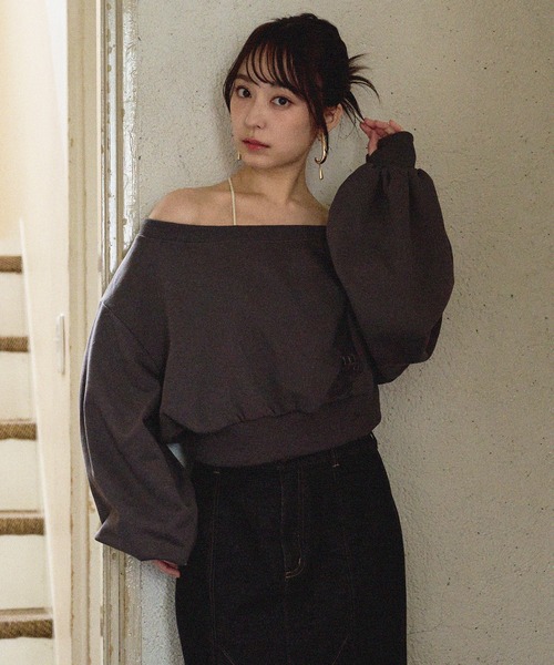 offshoulder sweatshirt / オフショルダースウェットトップス