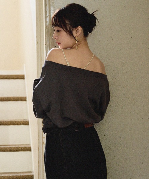 offshoulder sweatshirt / オフショルダースウェットトップス