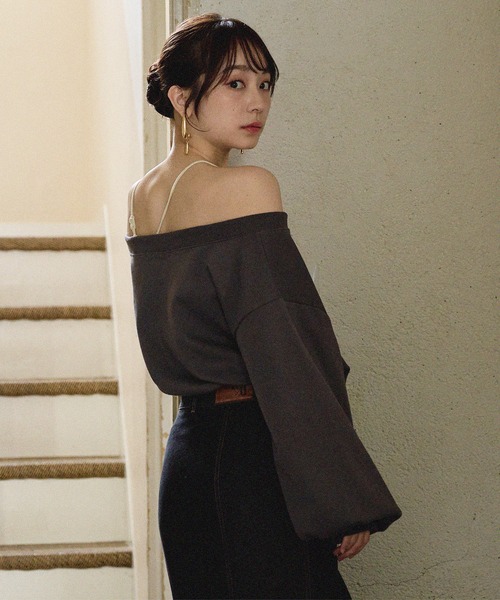 mideal（マイディール）の「offshoulder sweatshirt / オフショルダースウェットトップス（スウェット・レディース・アイボリー/チャコールグレー・FREE）」の8枚目の写真