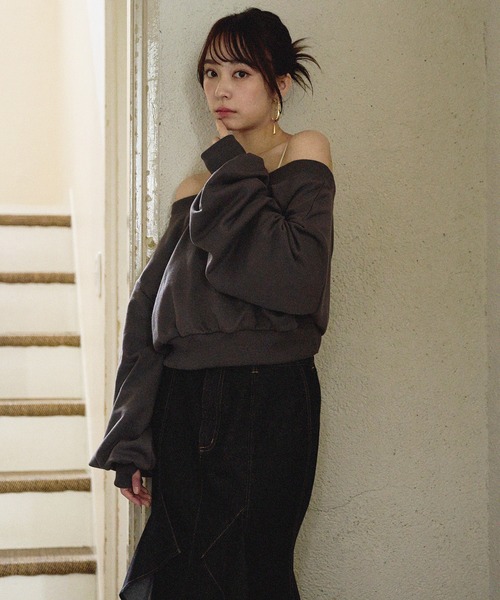 offshoulder sweatshirt / オフショルダースウェットトップス