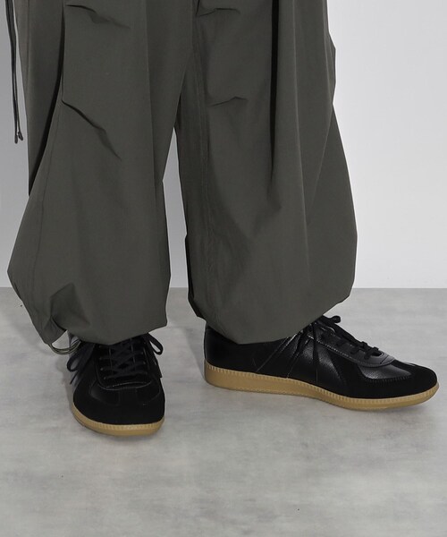 tk.TAKEO KIKUCHI（ティーケータケオキクチ）の「GERMAN TRAINER 別注レザースニーカー（スニーカー・メンズ・ブラック/ブラック系/ホワイト系9/ホワイト/ダークブラウン系・50/60/70）」の12枚目の写真