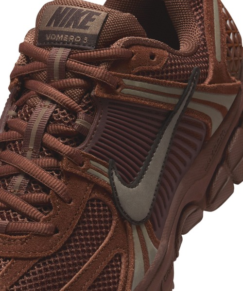 NIKE(ナイキ)の「NIKE Zoom Vomero 5(ナイキ ウィメンズ ズーム ボメロ 5)(スニーカー・レディース・ピンク系/ブラウン系・23cm/23.5cm/24.5cm/25cm/24cm)」の3枚目の写真