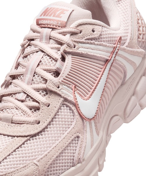 NIKE(ナイキ)の「NIKE Zoom Vomero 5(ナイキ ウィメンズ ズーム ボメロ 5)(スニーカー・レディース・ピンク系/ブラウン系・23cm/23.5cm/24.5cm/25cm/24cm)」の14枚目の写真