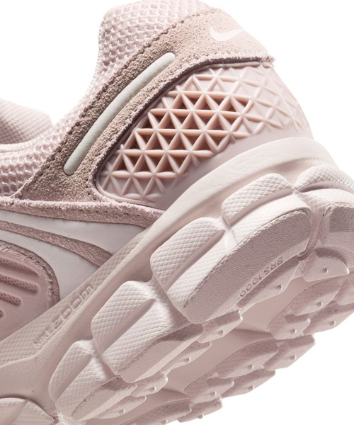 NIKE(ナイキ)の「NIKE Zoom Vomero 5(ナイキ ウィメンズ ズーム ボメロ 5)(スニーカー・レディース・ピンク系/ブラウン系・23cm/23.5cm/24.5cm/25cm/24cm)」の15枚目の写真
