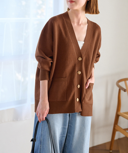 JOURNAL STANDARD relume（ジャーナルスタンダード　レリューム）の「《追加》[25AW新作］コットンカシミヤミックスダブルニットVネックカーディガン（カーディガン/ボレロ・レディース・チャコールグレー/ブラウン/ネイビー・FREE）」の2枚目の写真