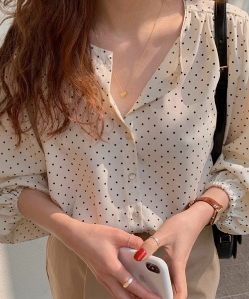 セール】ドット柄シフォンブラウス／ふんわり袖シャツ（ブラック