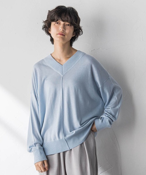 MAYSON GREY(メイソングレイ)の「シルクカシミヤVネックコクーンニットプルオーバー≪手洗い可能≫(ニット/セーター・レディース・ベージュ/ブラック/ブラウン/レッド/ピンク/イエロー/ブルー・M)」の6枚目の写真
