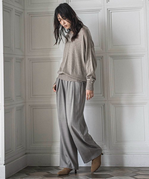 MAYSON GREY(メイソングレイ)の「シルクカシミヤVネックコクーンニットプルオーバー≪手洗い可能≫(ニット/セーター・レディース・ベージュ/ブラック/ブラウン/レッド/ピンク/イエロー/ブルー・M)」の11枚目の写真