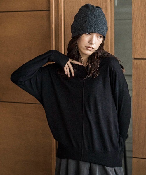 MAYSON GREY(メイソングレイ)の「シルクカシミヤVネックコクーンニットプルオーバー≪手洗い可能≫(ニット/セーター・レディース・ベージュ/ブラック/ブラウン/レッド/ピンク/イエロー/ブルー・M)」の16枚目の写真