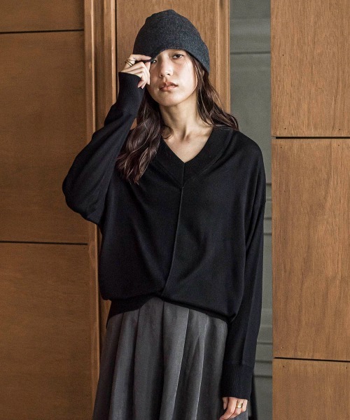 MAYSON GREY(メイソングレイ)の「シルクカシミヤVネックコクーンニットプルオーバー≪手洗い可能≫(ニット/セーター・レディース・ベージュ/ブラック/ブラウン/レッド/ピンク/イエロー/ブルー・M)」の17枚目の写真