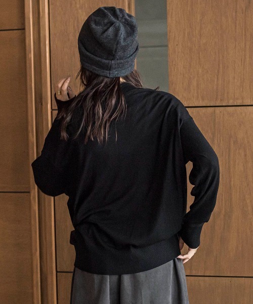 MAYSON GREY(メイソングレイ)の「シルクカシミヤVネックコクーンニットプルオーバー≪手洗い可能≫(ニット/セーター・レディース・ベージュ/ブラック/ブラウン/レッド/ピンク/イエロー/ブルー・M)」の18枚目の写真