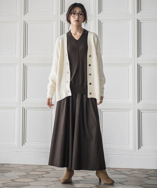 MAYSON GREY(メイソングレイ)の「シルクカシミヤVネックコクーンニットプルオーバー≪手洗い可能≫(ニット/セーター・レディース・ベージュ/ブラック/ブラウン/レッド/ピンク/イエロー/ブルー・M)」の21枚目の写真