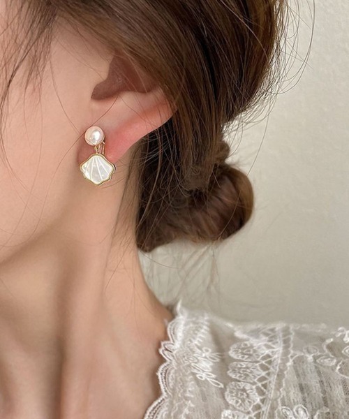 yu-ka(ユーカ)の「YU-KA:クラシックデザインパールイヤリング classic design Pearl earring(イヤリング・レディース・ゴールド・FREE)」の3枚目の写真