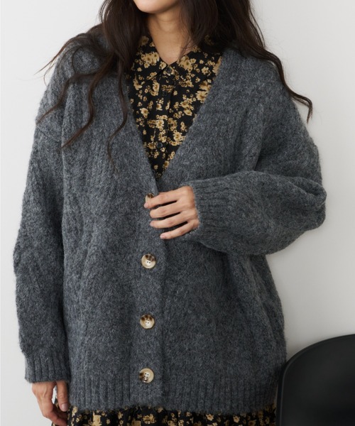 Libra Cue（リブラ キュー）の「ケーブルニットカーディガン（カーディガン/ボレロ・レディース・アイボリー/チャコールグレー・FREE）」の13枚目の写真