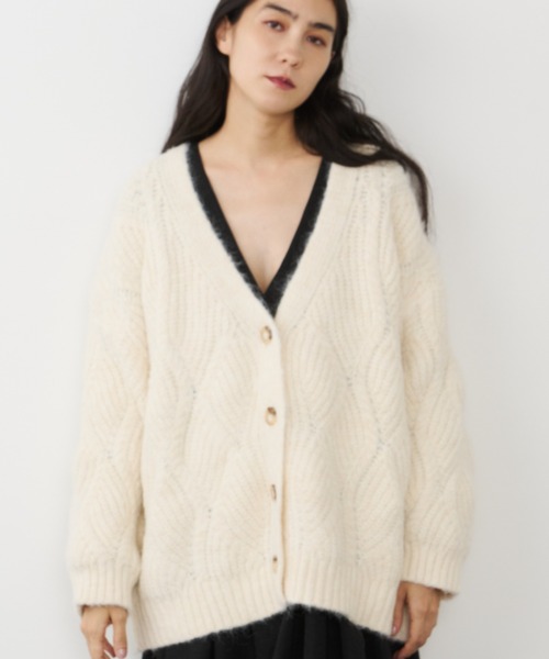 Libra Cue（リブラ キュー）の「ケーブルニットカーディガン（カーディガン/ボレロ・レディース・アイボリー/チャコールグレー・FREE）」の4枚目の写真