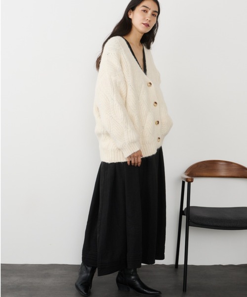 Libra Cue（リブラ キュー）の「ケーブルニットカーディガン（カーディガン/ボレロ・レディース・アイボリー/チャコールグレー・FREE）」の8枚目の写真