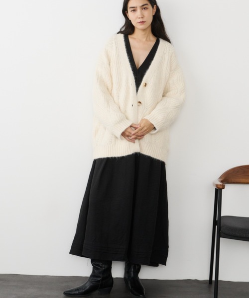 Libra Cue（リブラ キュー）の「ケーブルニットカーディガン（カーディガン/ボレロ・レディース・アイボリー/チャコールグレー・FREE）」の7枚目の写真