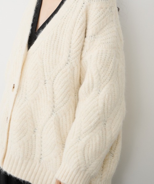 Libra Cue（リブラ キュー）の「ケーブルニットカーディガン（カーディガン/ボレロ・レディース・アイボリー/チャコールグレー・FREE）」の9枚目の写真