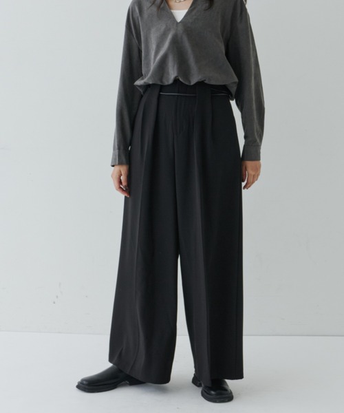 NUJOH(ヌゾ)の「Flow Silhouette Leather-String Pants / レザーコード ドローストリングパンツ(スラックス・レディース・ブラック/ブラウン/チャコールグレー・LARGE/MEDIUM/SMALL)」の5枚目の写真
