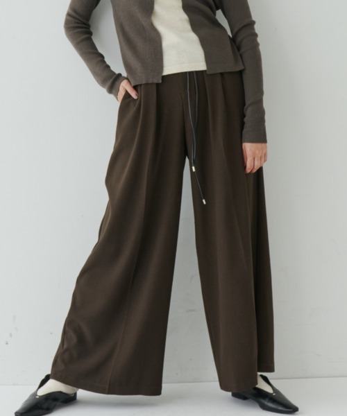 NUJOH(ヌゾ)の「Flow Silhouette Leather-String Pants / レザーコード ドローストリングパンツ(スラックス・レディース・ブラック/ブラウン/チャコールグレー・LARGE/MEDIUM/SMALL)」の15枚目の写真