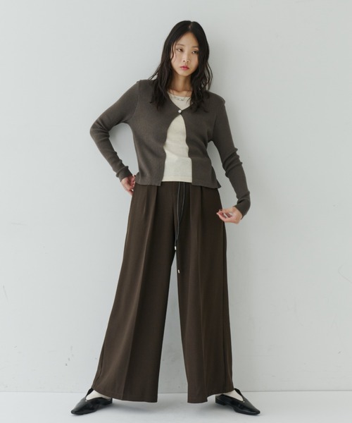 NUJOH(ヌゾ)の「Flow Silhouette Leather-String Pants / レザーコード ドローストリングパンツ(スラックス・レディース・ブラック/ブラウン/チャコールグレー・LARGE/MEDIUM/SMALL)」の10枚目の写真