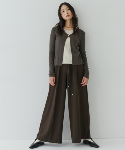 NUJOH(ヌゾ)の「Flow Silhouette Leather-String Pants / レザーコード ドローストリングパンツ(スラックス・レディース・ブラック/ブラウン/チャコールグレー・LARGE/MEDIUM/SMALL)」の11枚目の写真