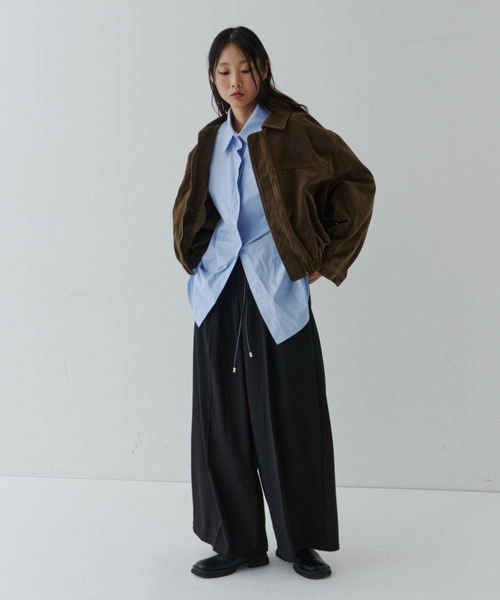 NUJOH(ヌゾ)の「Flow Silhouette Leather-String Pants / レザーコード ドローストリングパンツ(スラックス・レディース・ブラック/ブラウン/チャコールグレー・LARGE/MEDIUM/SMALL)」の18枚目の写真