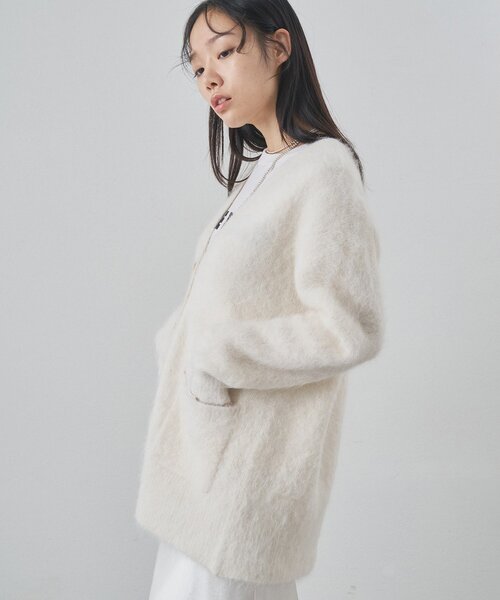 Whim Gazette（ウィムガゼット）の「スーリーアルパカカーディガン（カーディガン/ボレロ・レディース・オフホワイト/チャコールグレー・FREE）」の14枚目の写真